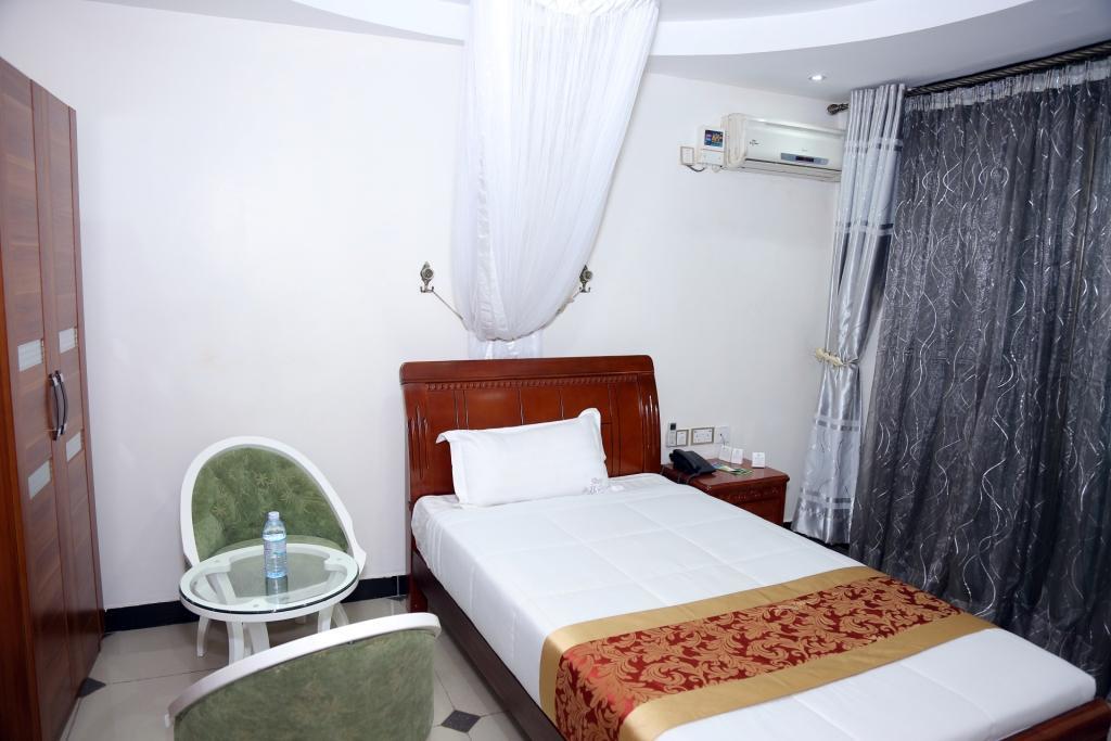 La Grande Hotel Kampala Exterior foto